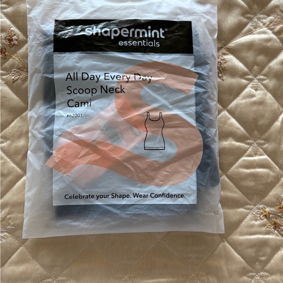 Shapermint Essentials Black Scoop Neck Cami Size XL - Picture 2 of 3